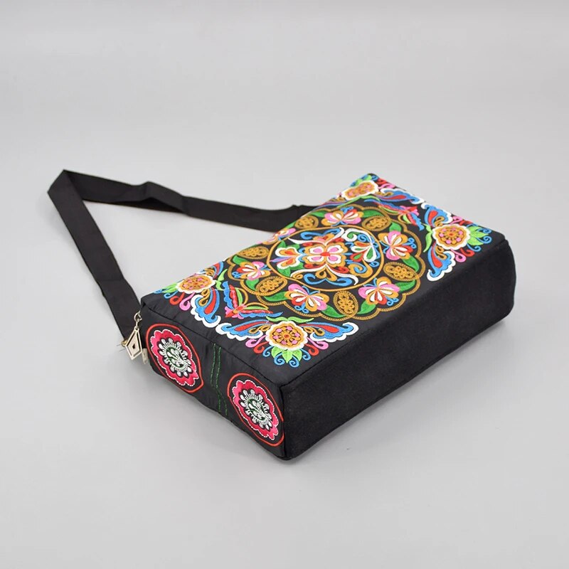 Women's Embroidered Flowers Ny - огляд і ціна Travel Accessories Luxury