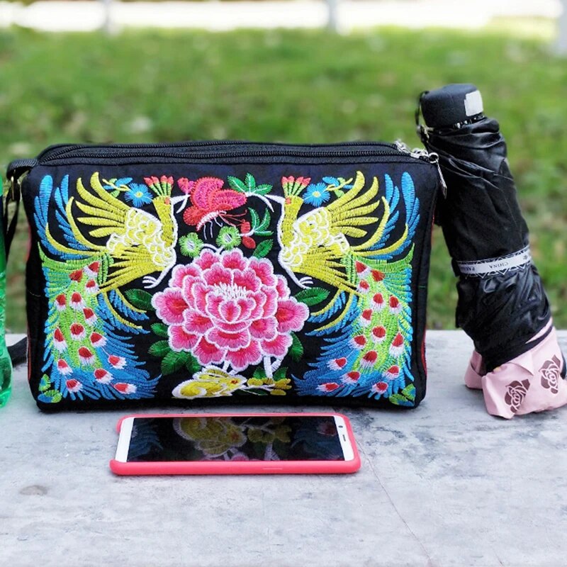 Women's Embroidered Flowers Ny - огляд і ціна Travel Accessories Luxury